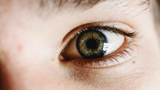 Eye Floaters Causes and Treatments (Including 10+ Natural Remedies for Eye Floaters)